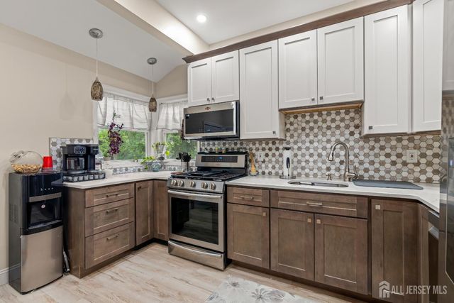 251 Arlington Drive, Fords, NJ 08863