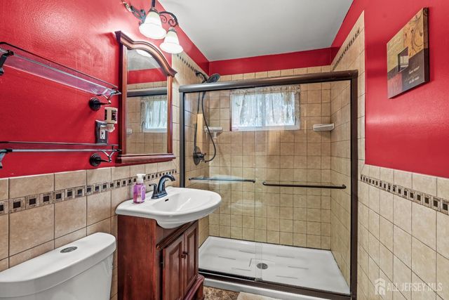 251 Arlington Drive, Fords, NJ 08863