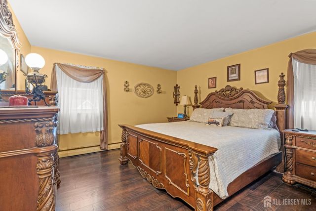 251 Arlington Drive, Fords, NJ 08863
