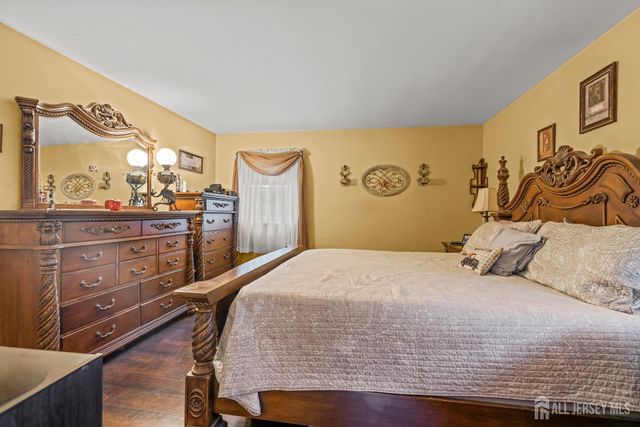251 Arlington Drive, Fords, NJ 08863