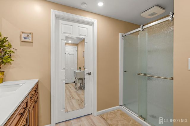 251 Arlington Drive, Fords, NJ 08863