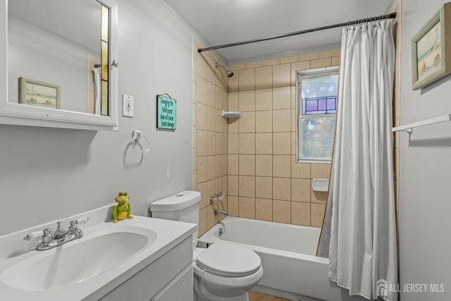 251 Arlington Drive, Fords, NJ 08863