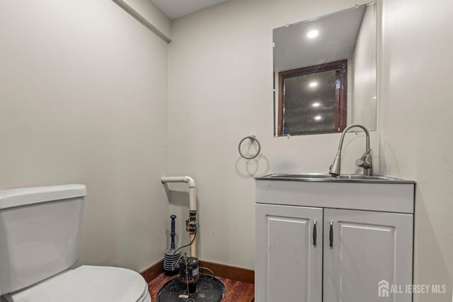 251 Arlington Drive, Fords, NJ 08863