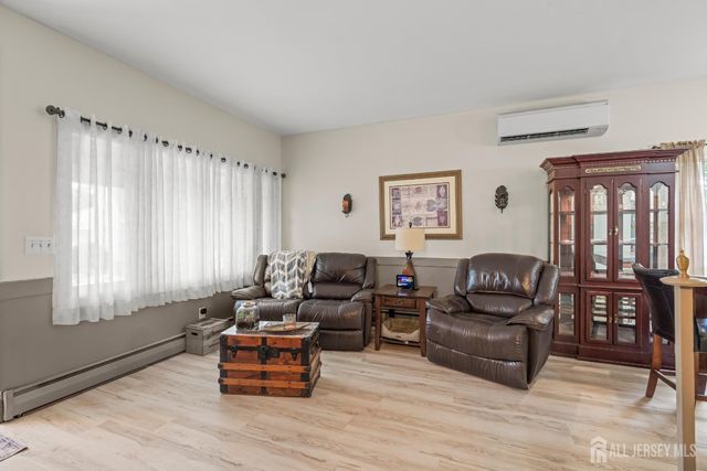 251 Arlington Drive, Fords, NJ 08863