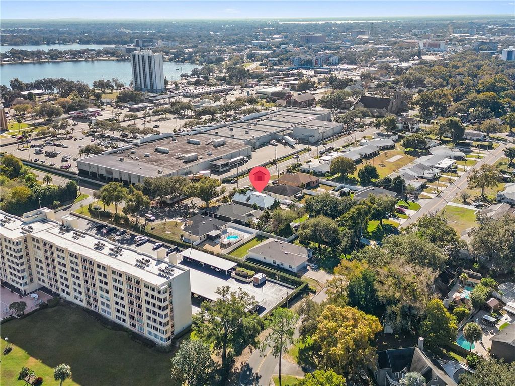 Image 39 of property listing at 1224 7TH STREET NW, Winter Haven, FL 33881