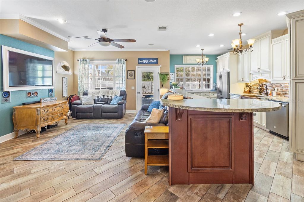 Image 5 of property listing at 1224 7TH STREET NW, Winter Haven, FL 33881