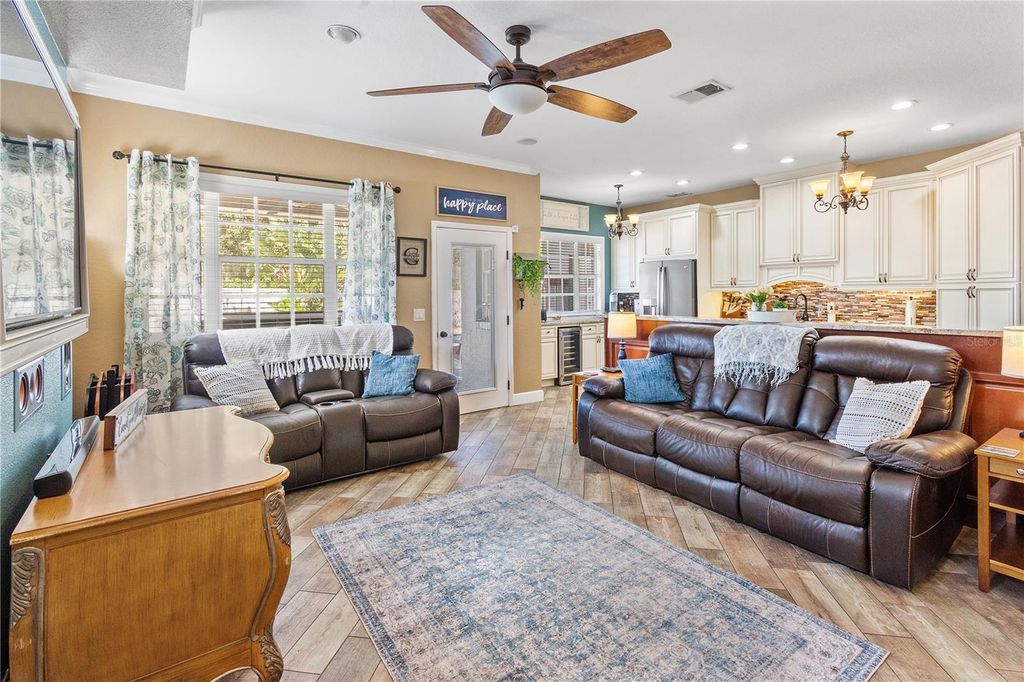 Image 7 of property listing at 1224 7TH STREET NW, Winter Haven, FL 33881