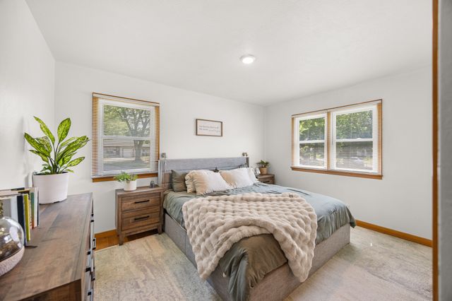 2500 Arthur Avenue, Des Moines, IA 50317