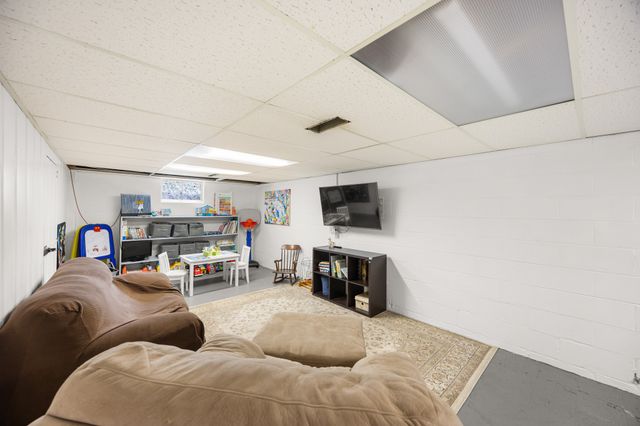 2500 Arthur Avenue, Des Moines, IA 50317