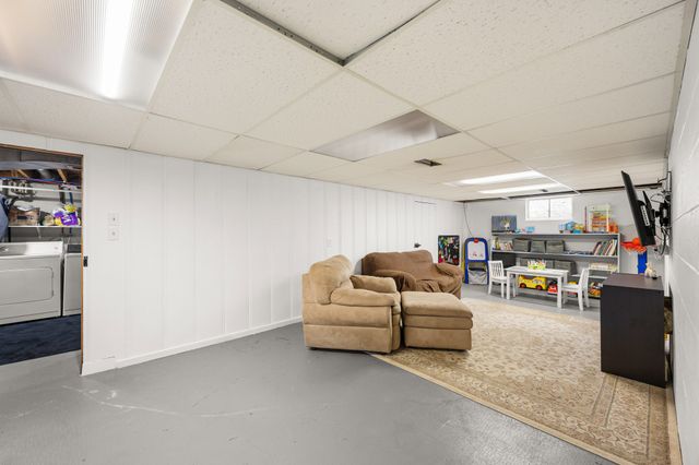 2500 Arthur Avenue, Des Moines, IA 50317