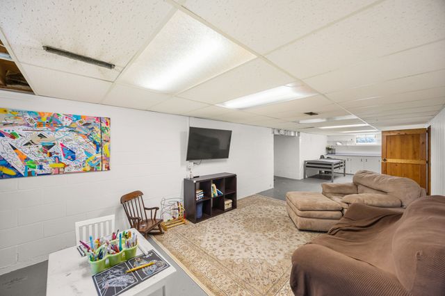 2500 Arthur Avenue, Des Moines, IA 50317