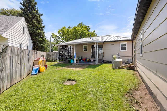 2500 Arthur Avenue, Des Moines, IA 50317