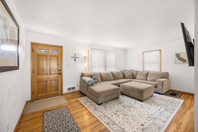 2500 Arthur Avenue, Des Moines, IA 50317