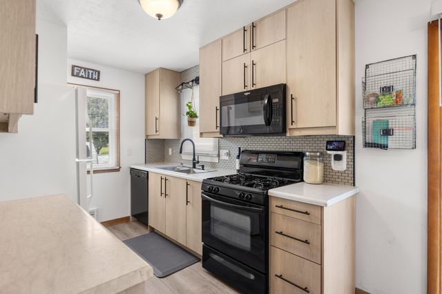 2500 Arthur Avenue, Des Moines, IA 50317