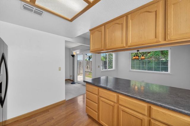 9353 Aizenberg Cir, Elk Grove, CA 95624