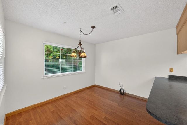 9353 Aizenberg Cir, Elk Grove, CA 95624