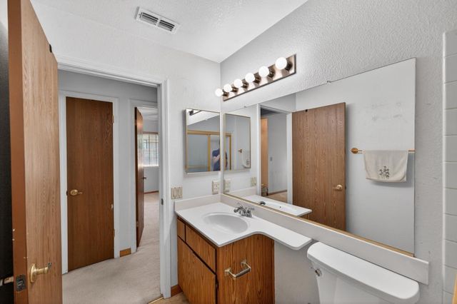 9353 Aizenberg Cir, Elk Grove, CA 95624