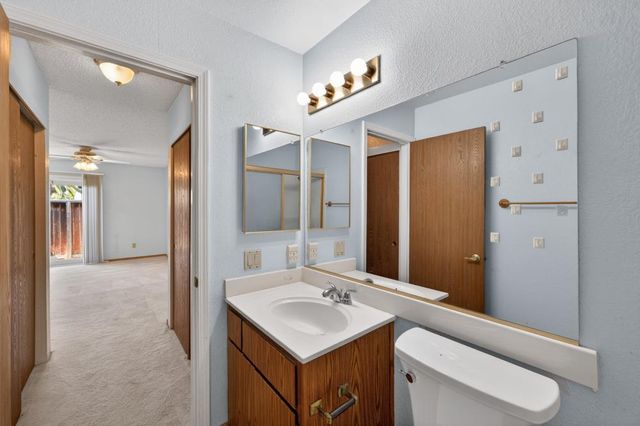 9353 Aizenberg Cir, Elk Grove, CA 95624