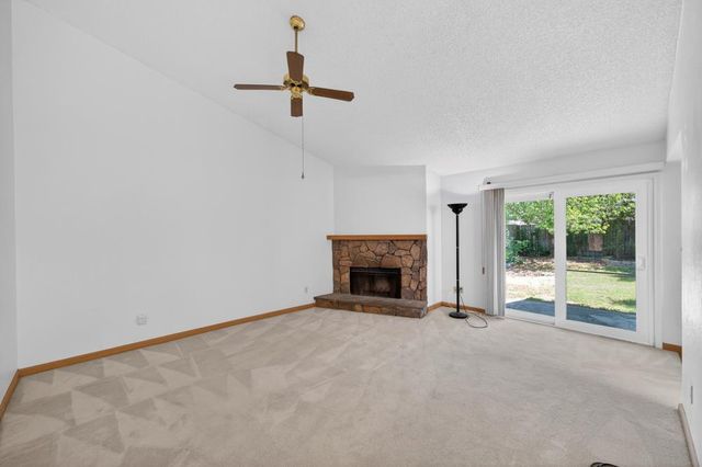 9353 Aizenberg Cir, Elk Grove, CA 95624