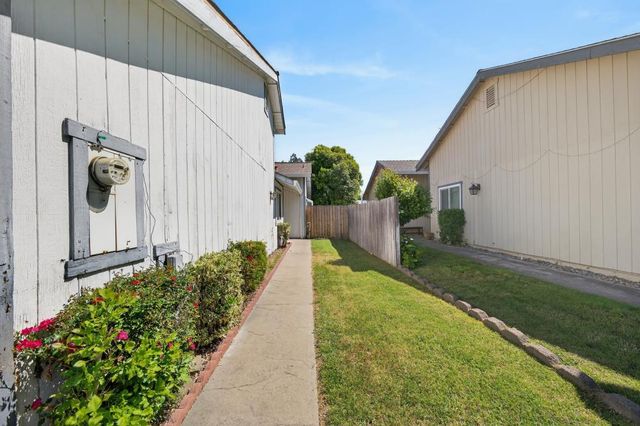 9353 Aizenberg Cir, Elk Grove, CA 95624