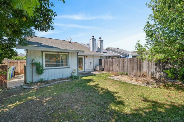 9353 Aizenberg Cir, Elk Grove, CA 95624