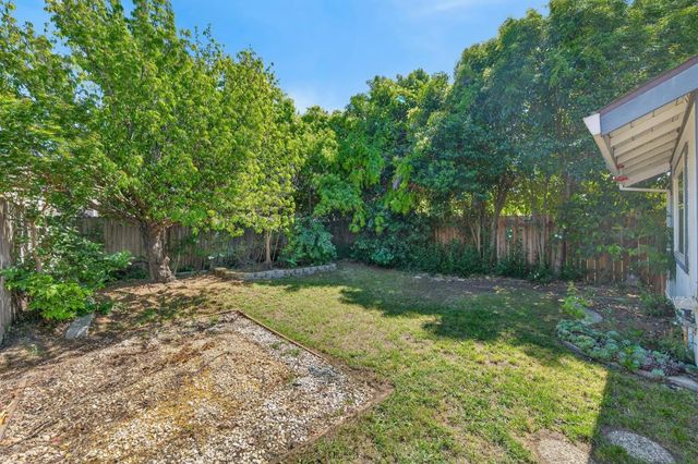 9353 Aizenberg Cir, Elk Grove, CA 95624