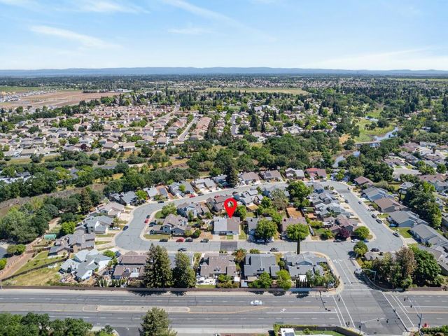 9353 Aizenberg Cir, Elk Grove, CA 95624