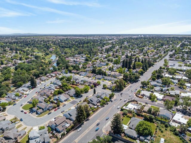 9353 Aizenberg Cir, Elk Grove, CA 95624