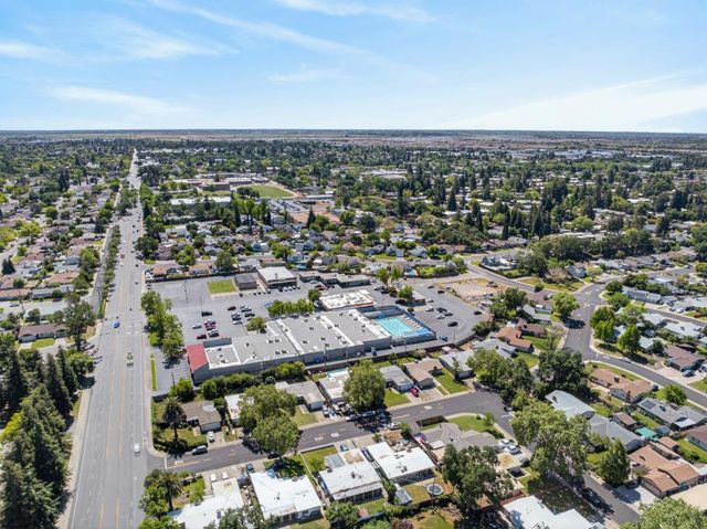 9353 Aizenberg Cir, Elk Grove, CA 95624