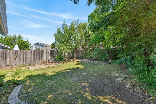 9353 Aizenberg Cir, Elk Grove, CA 95624