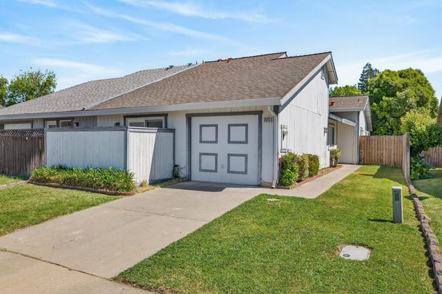 9353 Aizenberg Cir, Elk Grove, CA 95624