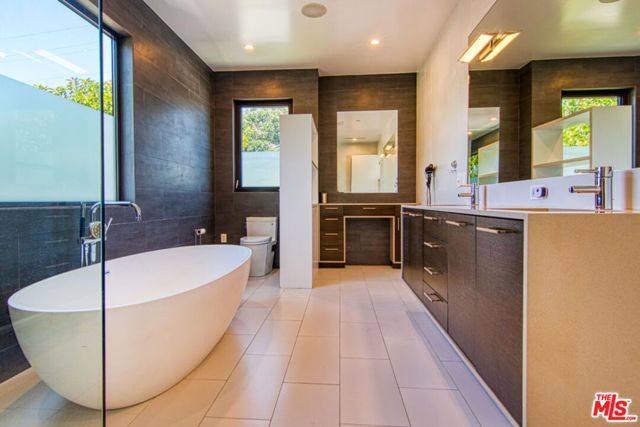 2345 27th Street, Santa Monica, CA 90405