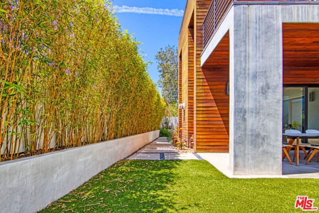 2345 27th Street, Santa Monica, CA 90405