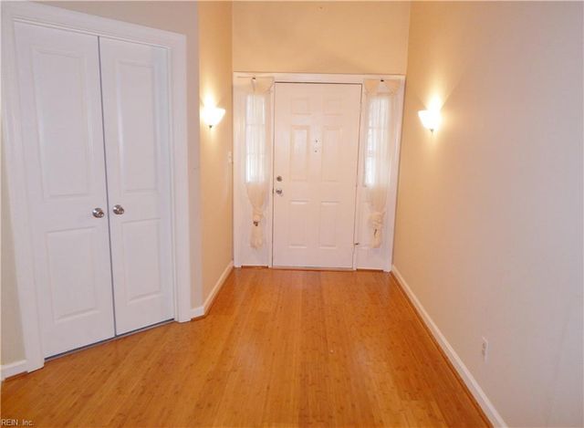 112 Pine Creek DR, Hampton, VA 23669