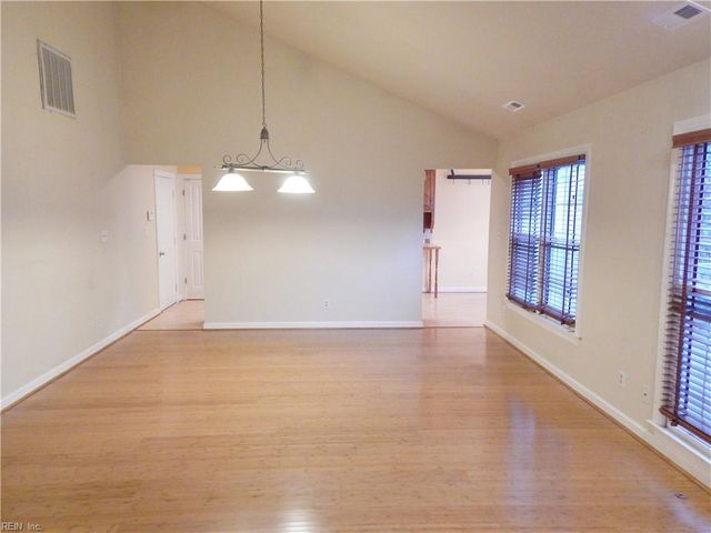 112 Pine Creek DR, Hampton, VA 23669