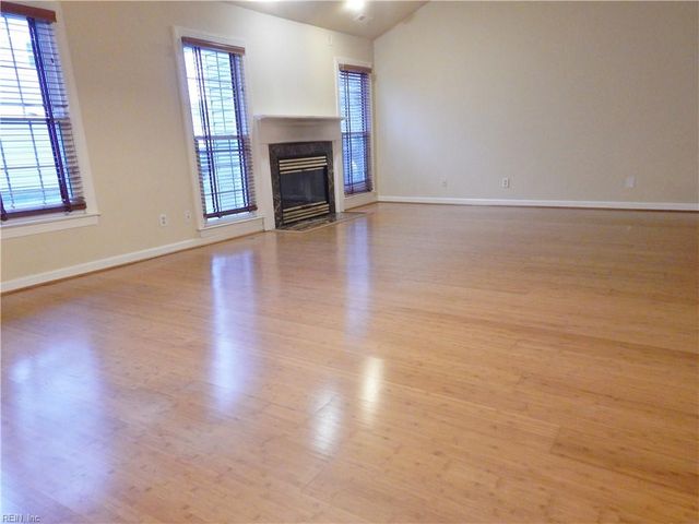 112 Pine Creek DR, Hampton, VA 23669