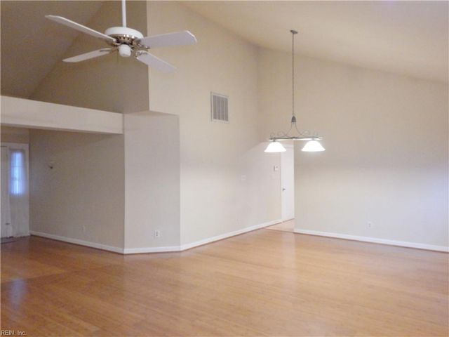 112 Pine Creek DR, Hampton, VA 23669