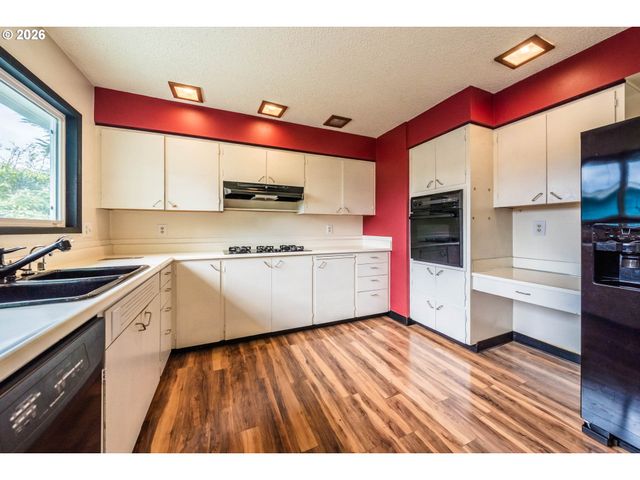 3027 Ne 32ND Dr, Lincoln City, OR 97367