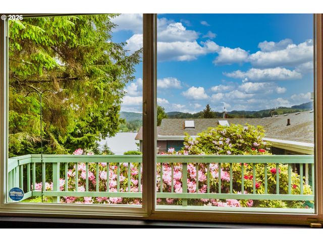 3027 Ne 32ND Dr, Lincoln City, OR 97367