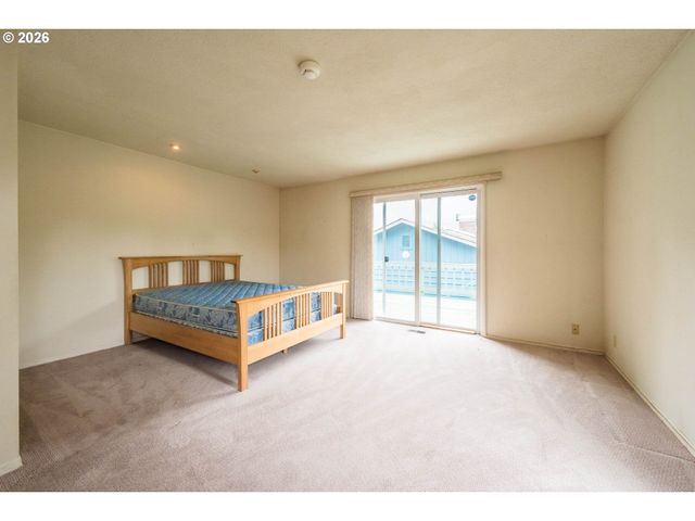 3027 Ne 32ND Dr, Lincoln City, OR 97367