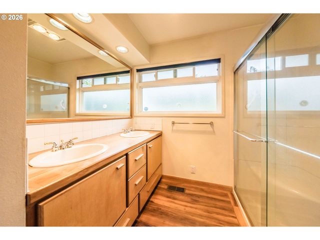 3027 Ne 32ND Dr, Lincoln City, OR 97367