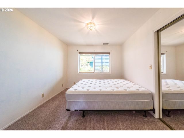 3027 Ne 32ND Dr, Lincoln City, OR 97367