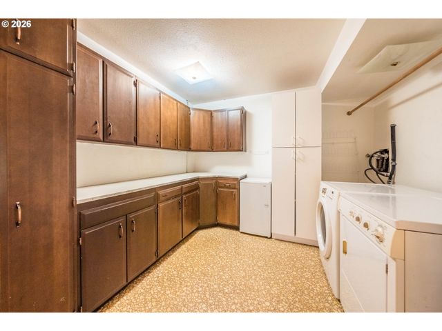 3027 Ne 32ND Dr, Lincoln City, OR 97367