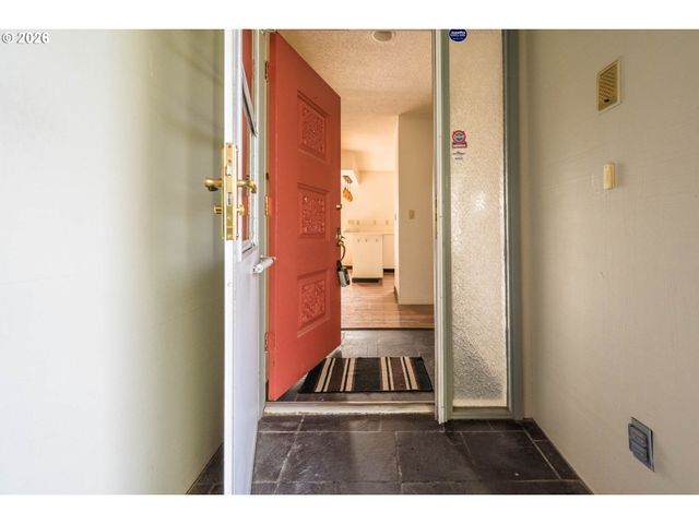 3027 Ne 32ND Dr, Lincoln City, OR 97367