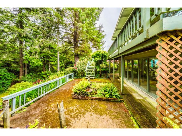 3027 Ne 32ND Dr, Lincoln City, OR 97367