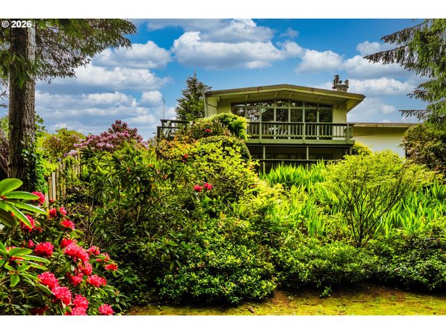3027 Ne 32ND Dr, Lincoln City, OR 97367
