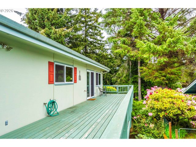 3027 Ne 32ND Dr, Lincoln City, OR 97367