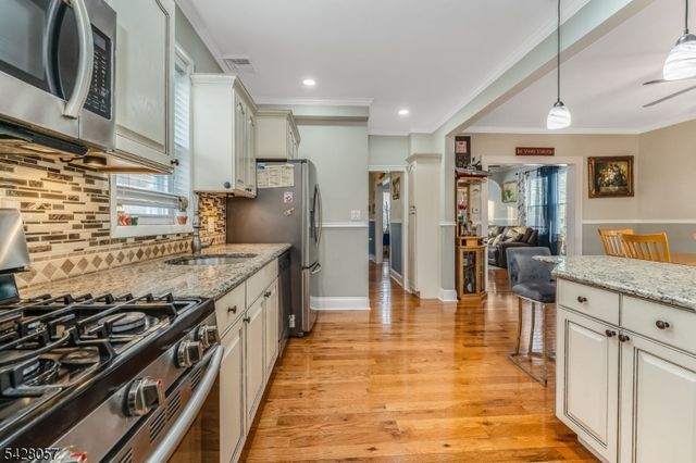 119 Edgewood Rd, Linden City, NJ 07036