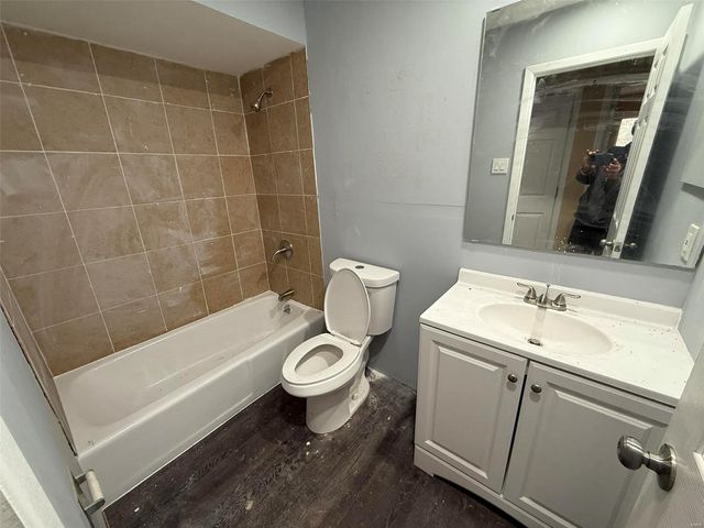 905 Roussilon Court, Ferguson, MO 63135