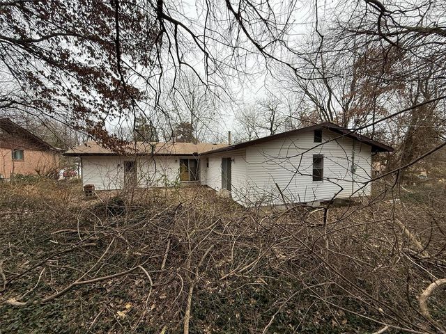 905 Roussilon Court, Ferguson, MO 63135